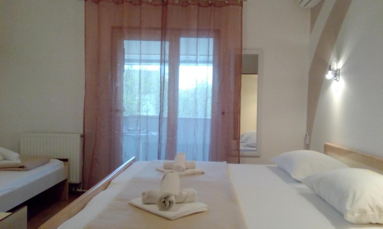 Apartments Meri 沃迪切 外观 照片